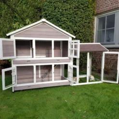 Konijnenhok Sissi met ren rechts