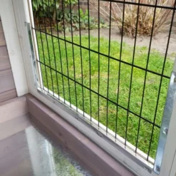 Konijnenhok Sissi met ren rechts